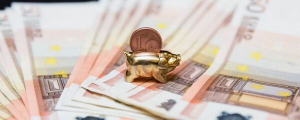 Копилка и деньги - Sputnik Литва