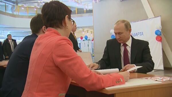 Владимир Путин проголосовал на выборах президента РФ - Sputnik Литва