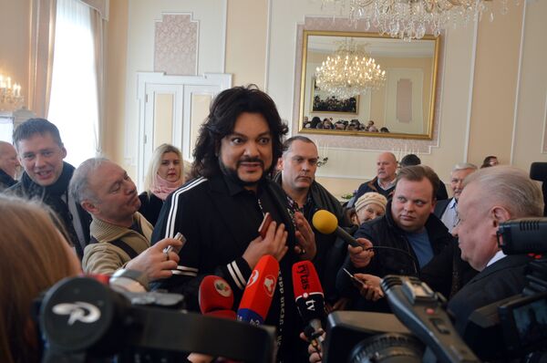 Филипп Киркоров на выборах президента России на избирательном участке в Вильнюсе, 18 марта 2018 года - Sputnik Литва