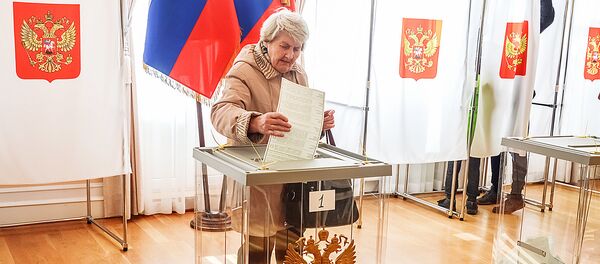 Избирательный участок на выборах президента России в посольстве РФ в Литве, 18 марта 2018 года - Sputnik Литва