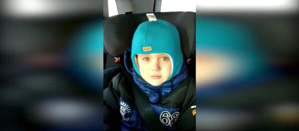 Мальчик из Новосибирска расплакался из-за того, что не увидел дядю Путина Мальчик из Новосибирска расплакался из-за того, что не увидел дядю Путина - Sputnik Литва