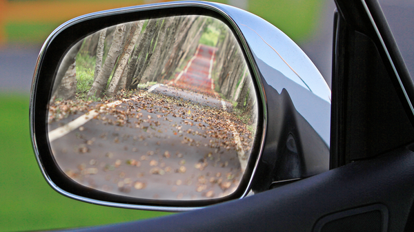 Зеркало заднего вида автомобиля, архивное фото - Sputnik Литва