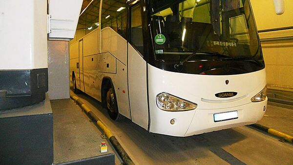 Medininkų kelio posto muitininkai kontrabandines cigaretes aptiko turistiniame autobuse - Sputnik Lietuva