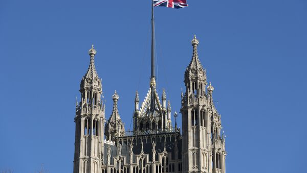 Флаг Великобритании на башне Виктория Вестминстерского дворца в Лондоне - Sputnik Lietuva
