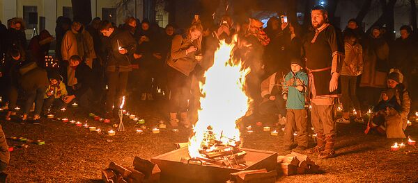 Десять символов огня: как литовцы отметили день весеннего равноденствия - Sputnik Литва