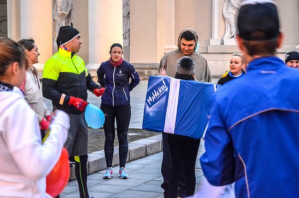Забег добровольцев по улицам Старого города в Вильнюсе - Sputnik Литва