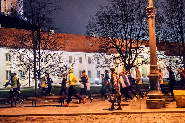 Забег добровольцев  по улицам старого города в Вильнюсе - Sputnik Lietuva
