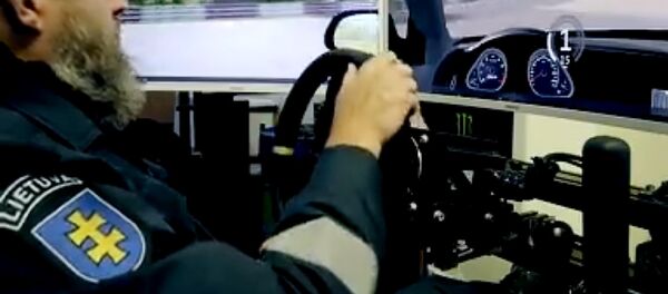 Полиция призывает гонять легально - на виртуальных гоночных трассах Полиция призывает гонять легально - на виртуальных гоночных трассах - Sputnik Lietuva