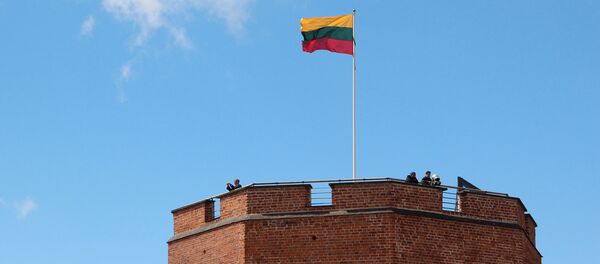 Башня Гедиминаса с литовским флагом Башня Гедиминаса с литовским флагом - Sputnik Lietuva