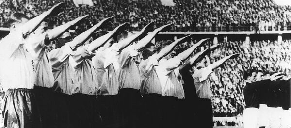 Футболисты сборной Англии перед матчем с немцами в Берлине, Германия, 14 мая 1938 года Футболисты сборной Англии перед матчем с немцами в Берлине, Германия, 14 мая 1938 года - Sputnik Литва