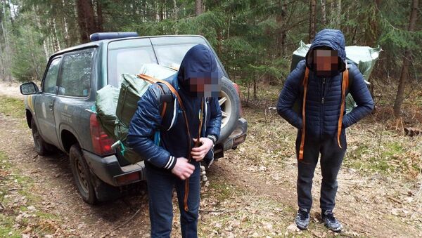 Kabelių pasieniečiai Varėnos rajone sulaikė du kontrabandininkus - Sputnik Lietuva
