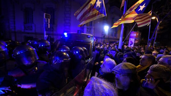 Акции протеста в Барселоне, 23 марта 2018 года - Sputnik Литва