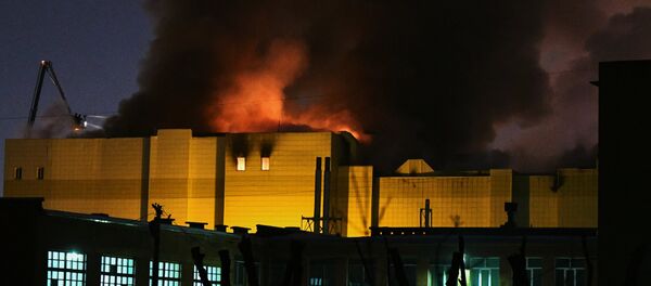 Пожар в торговом центре Зимняя вишня в Кемерово Пожар в торговом центре Зимняя вишня в Кемерово - Sputnik Литва
