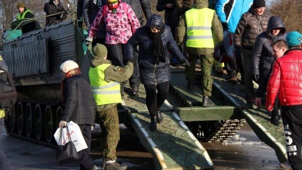 Армия помогает жителям подтопленного паводком района - Sputnik Lietuva