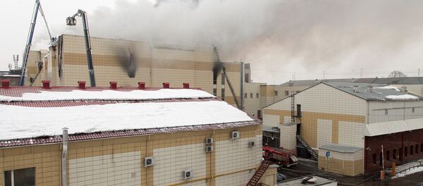 Пожар в торговом центре «Зимняя вишня» в Кемерово Пожар в торговом центре «Зимняя вишня» в Кемерово - Sputnik Lietuva