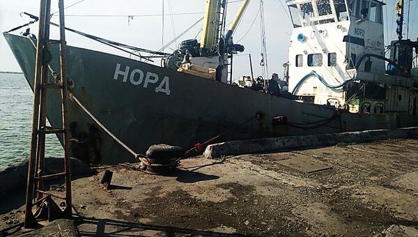Задержанное рыболовецкое судно Норд в украинской части территориальных вод Азовского моря, 26 марта 2018 года - Sputnik Lietuva