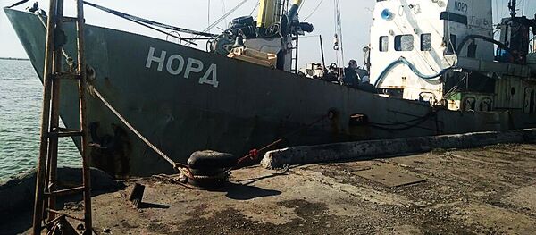 Задержанное рыболовецкое судно Норд в украинской части территориальных вод Азовского моря, 26 марта 2018 года - Sputnik Литва