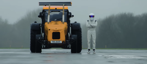 Стиг из Top Gear разогнал трактор до рекордной скорости Стиг из Top Gear разогнал трактор до рекордной скорости - Sputnik Lietuva