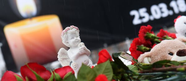 Акции в память о погибших при пожаре в ТЦ Зимняя вишня Акции в память о погибших при пожаре в ТЦ Зимняя вишня - Sputnik Литва