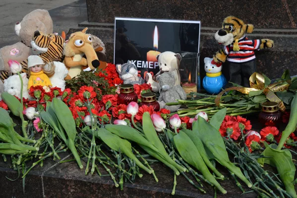 Акции в память о погибших при пожаре в ТЦ Зимняя вишня Акции в память о погибших при пожаре в ТЦ Зимняя вишня - Sputnik Lietuva