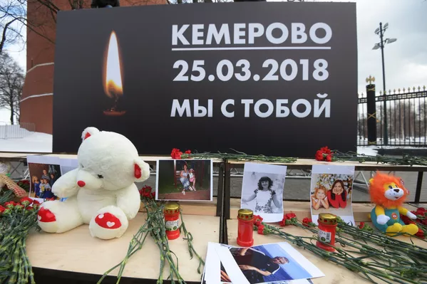 Акции в память о погибших при пожаре в ТЦ Зимняя вишня Акции в память о погибших при пожаре в ТЦ Зимняя вишня - Sputnik Lietuva
