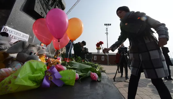Акции в память о погибших при пожаре в ТЦ Зимняя вишня Акции в память о погибших при пожаре в ТЦ Зимняя вишня - Sputnik Lietuva
