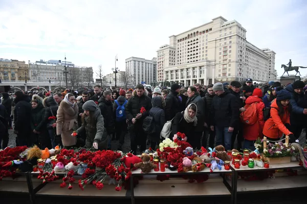 Акции в память о погибших при пожаре в ТЦ Зимняя вишня Акции в память о погибших при пожаре в ТЦ Зимняя вишня - Sputnik Lietuva