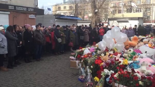 Акции в память о жертвах трагедии в Кемерово в России и за границей - Sputnik Литва