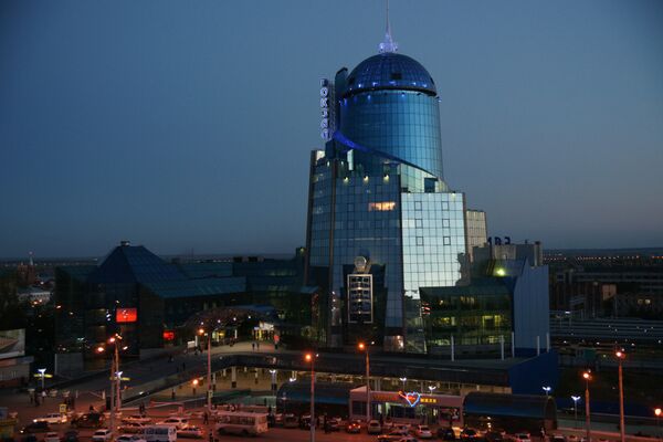 Железнодорожный вокзал – здание построено в 2001 году. Самый высокий вокзал Европы, его высота со шпилем 101 метр. На 18-м этаже находится смотровая площадка - Sputnik Литва