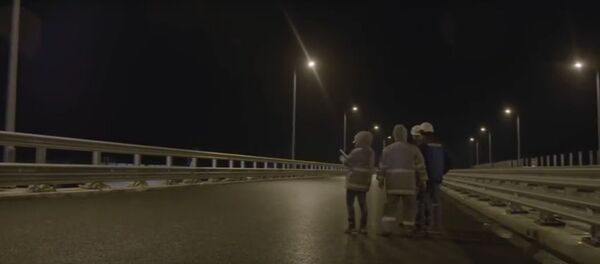 Тестирование системы освещения Крымского моста - Sputnik Литва