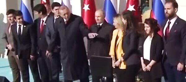 Эрдоган увел девушку у Путина ради хорошего фото Эрдоган увел девушку у Путина ради хорошего фото - Sputnik Lietuva