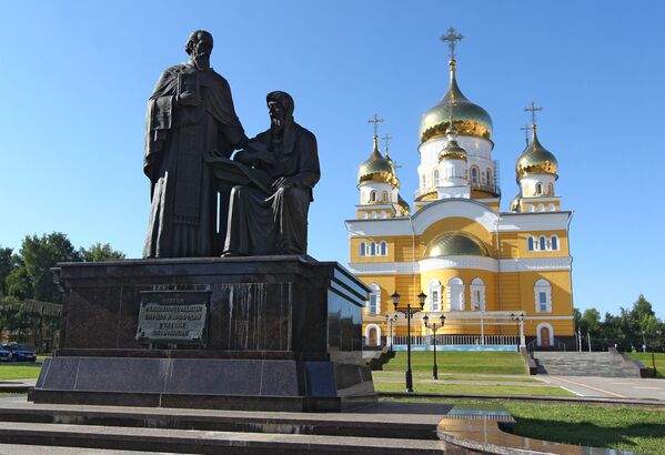 Памятник святым Кириллу и Мефодию в Саранске - Sputnik Литва