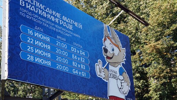 Билборд с расписанием матчей ЧМ-2018 в Калининграде - Sputnik Литва