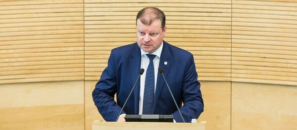 Премьер-министр Саулюс Сквернялис во время презентации в Сейме отчета о работе кабмина, 10 апреля 2018 года - Sputnik Литва