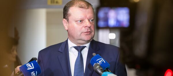 Премьер-министр Саулюс Сквернялис во время презентации в Сейме отчета о работе кабмина, 10 апреля 2018 года Премьер-министр Саулюс Сквернялис во время презентации в Сейме отчета о работе кабмина, 10 апреля 2018 года - Sputnik Литва