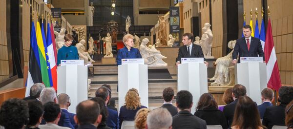 В честь столетия государственности Литвы, Латвии и Эстонии президенты стран Балтии вместе с Эмманюэлем Макроном открыли выставку, посвященную творчеству литовских символистов В честь столетия государственности Литвы, Латвии и Эстонии президенты стран Балтии вместе с Эмманюэлем Макроном открыли выставку, посвященную творчеству литовских символистов - Sputnik Литва