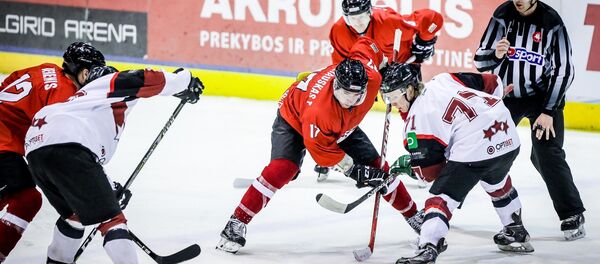 Второй контрольный матч в Вильнюсе между хоккеистами Литвы и Латвии, как и первый, завершился победой команды Бернда Хааке, архивное фото Второй контрольный матч в Вильнюсе между хоккеистами Литвы и Латвии, как и первый, завершился победой команды Бернда Хааке, архивное фото - Sputnik Литва