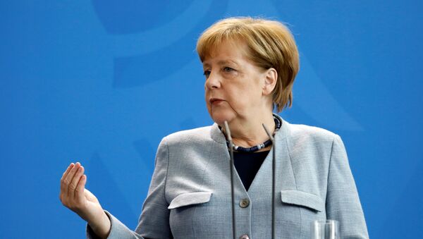 Канцлер Германии Ангела Меркель выступает на совместной пресс-конференции с президентом Украины - Sputnik Lietuva