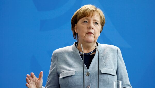 Канцлер Германии Ангела Меркель выступает на совместной пресс-конференции с президентом Украины - Sputnik Литва