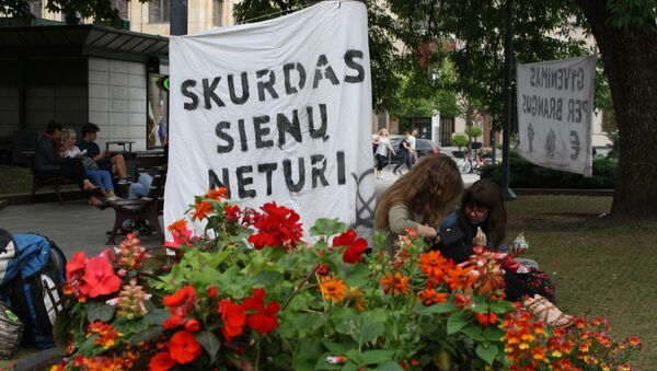 Плакат Бедность не имеет границ - Sputnik Литва