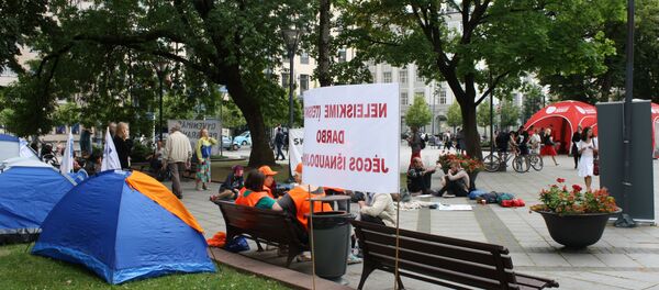 Сквер у площади В.Кудирки - место акции протеста Сквер у площади В.Кудирки - место акции протеста - Sputnik Литва