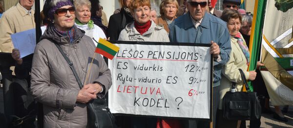 Митинг пенсионеров у президентского дворца в Вильнюсе, 12 апреля 2018 года - Sputnik Литва