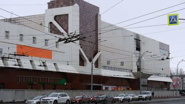 Здание торгового центра Зимняя вишня после пожара - Sputnik Литва