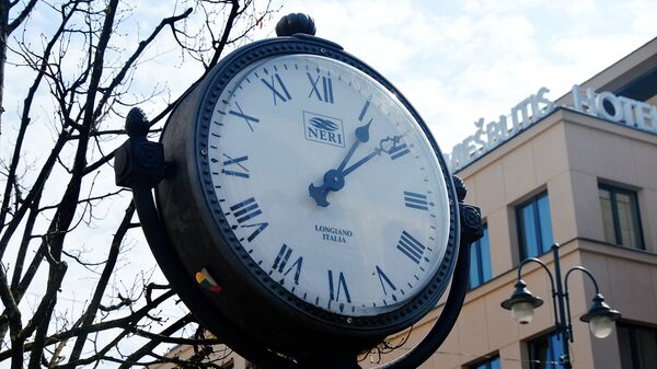 Уличные часы в Вильнюсе - Sputnik Литва