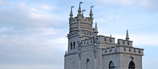 Дворец Ласточкино Гнездо в Крыму Дворец Ласточкино Гнездо в Крыму - Sputnik Литва