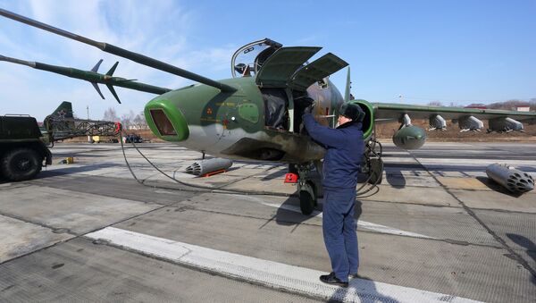 Подготовка штурмовика Су-25 к взлету на соревнованиях военных летчиков Авиадартс-2018 в Приморье - Sputnik Литва