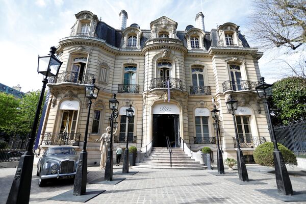 Масштабный аукцион отеля Ritz в Париже в доме Artcurial - Sputnik Литва