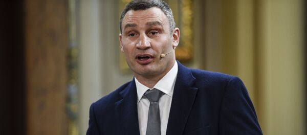 Мэр Киева Виталий Кличко во время жеребьевки Евровидение-2018 в Португалии - Sputnik Литва