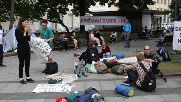 Молодежь - участники акции протеста - Sputnik Литва