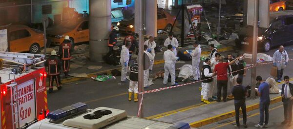 Террористическая атака в аэропорту Стамбула Террористическая атака в аэропорту Стамбула - Sputnik Литва